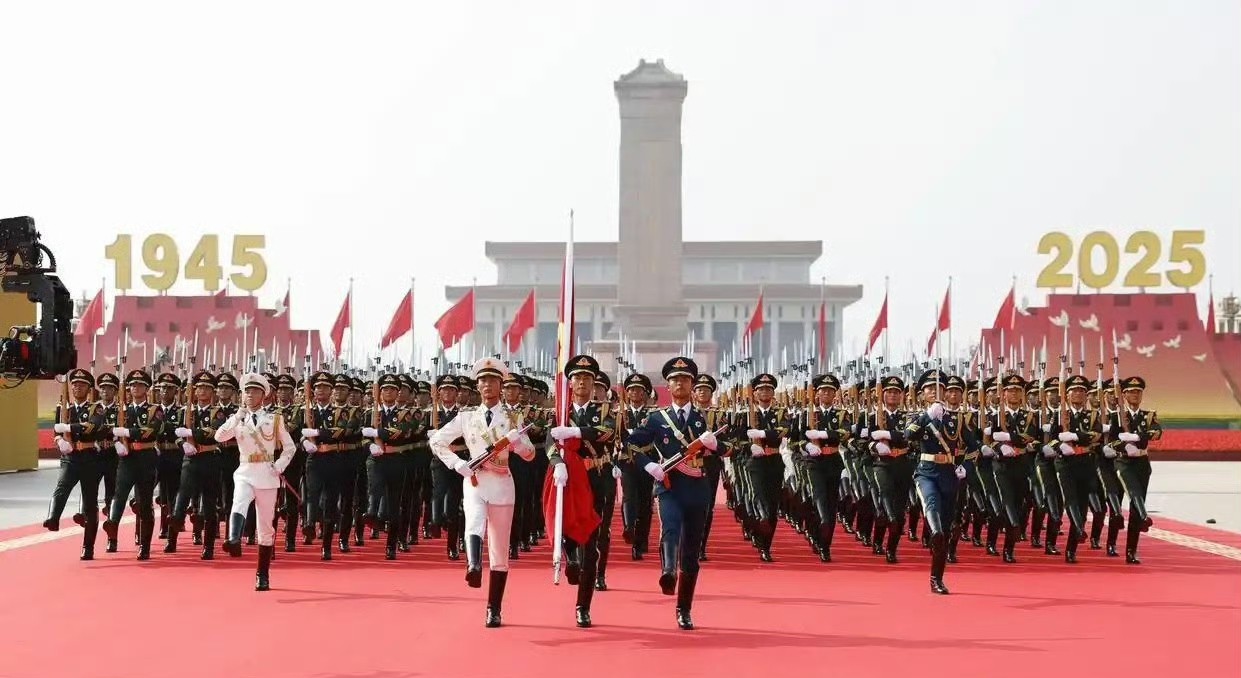 四川中铭建设组织全体员工观看阅兵盛典 凝聚爱国情怀 砥砺奋进力量